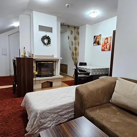 Pamporovo, Ski-in Ski-out, Family Apartment, Lift Access